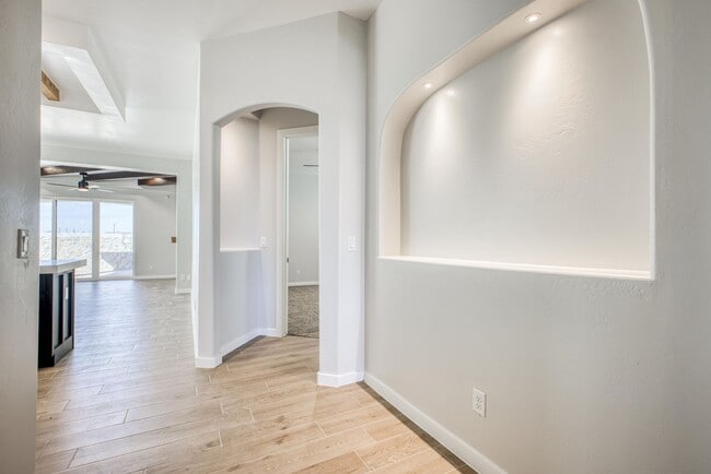 Building Photo - Beautiful East side House 4 bed-2.5 baths, part of The  Club that includes Swimming Pool, Gym, Te...