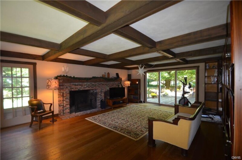 Building Photo - 6891 Woodchuck Hill Rd