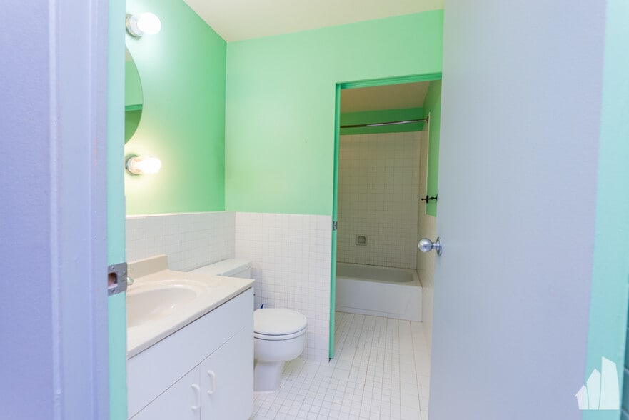 Building Photo - 40 E 9th St