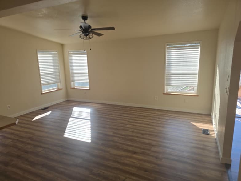 Building Photo - 3564 N Appian Way