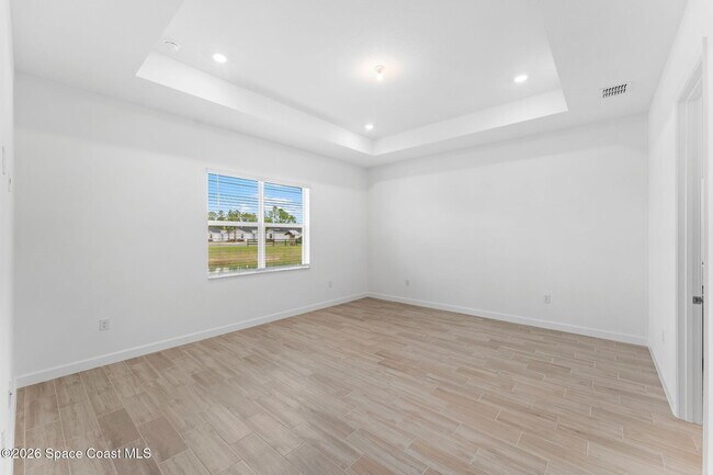 Building Photo - 1464 Island Ave NW