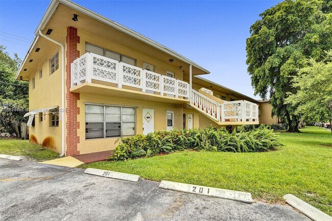 Building Photo - 3530 NW 43rd Ave