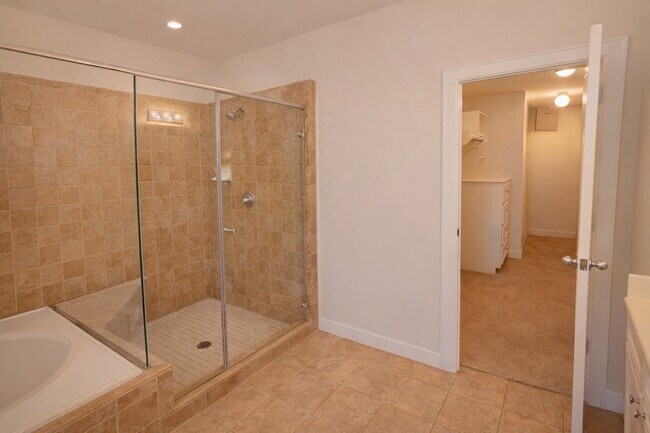 Building Photo - 2710 Hullsmith Dr