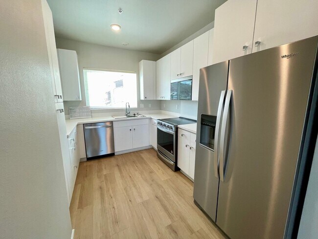 Building Photo - 2 Bedroom Townhome Available in BRAND NEW ...