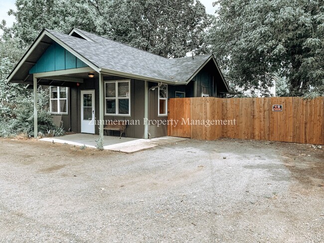 Building Photo - Adorable Two-Bedroom Home