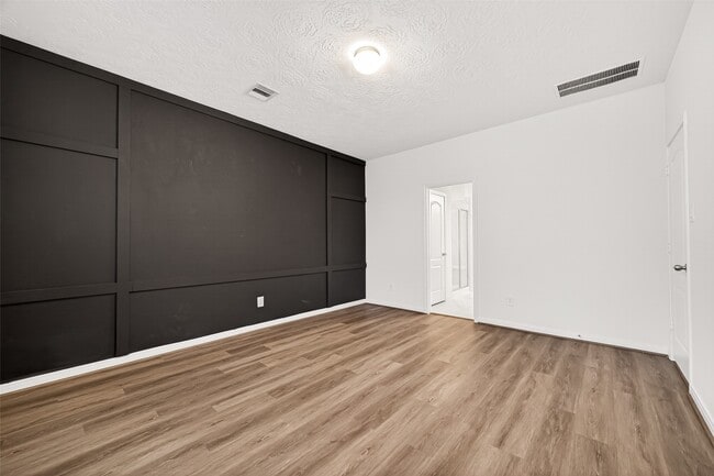 Building Photo - 12602 Blue Jay Dr