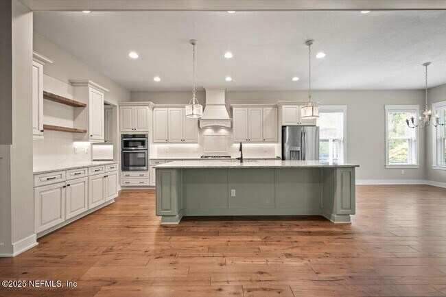 Building Photo - 305 Seahill Dr