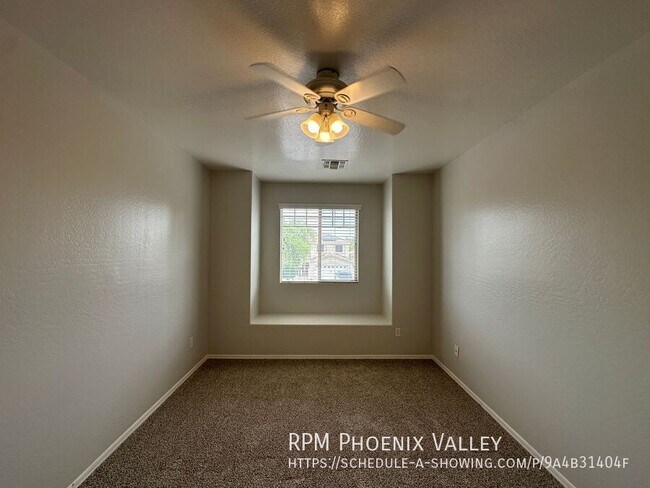 Building Photo - 13921 W Port Royale Ln