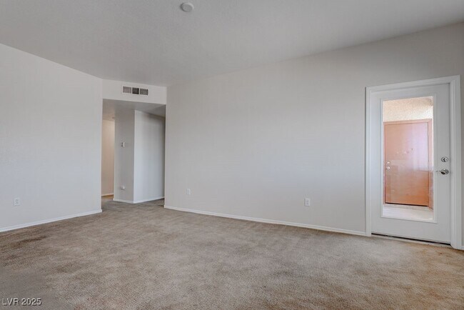 Building Photo - 1050 E Cactus Ave