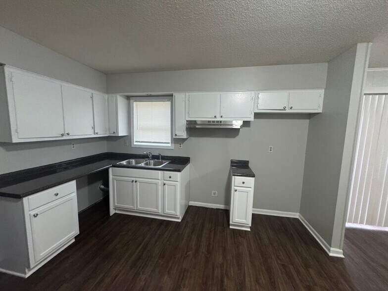 Building Photo - 5021 Appleville St