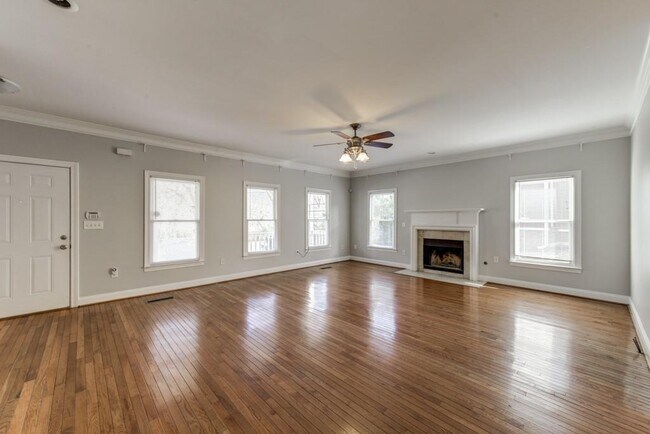 Building Photo - 105 Vanira Ave SE
