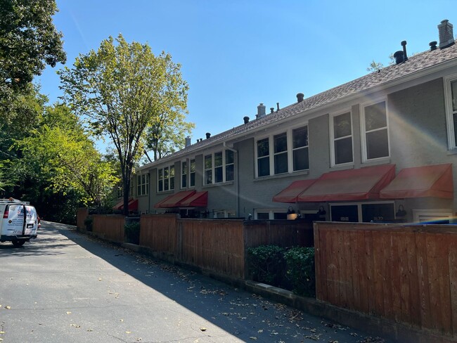 Building Photo - 1814 Kavanaugh Blvd