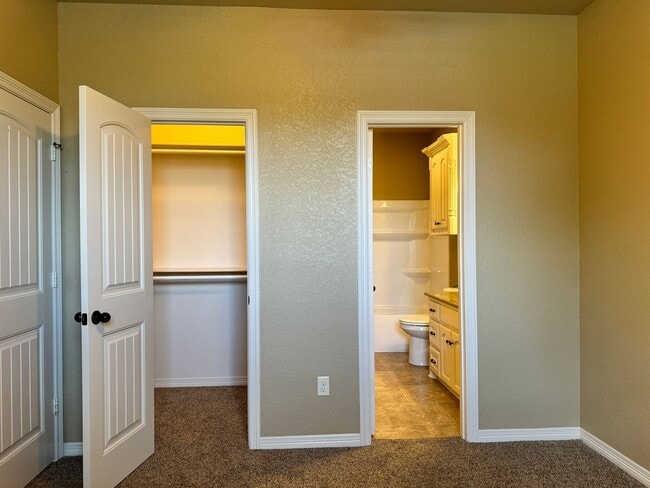 Building Photo - 11865 Poydras