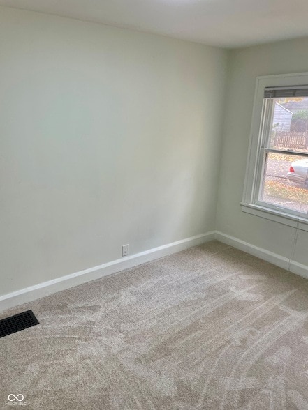 Building Photo - 5841 Julian Ave