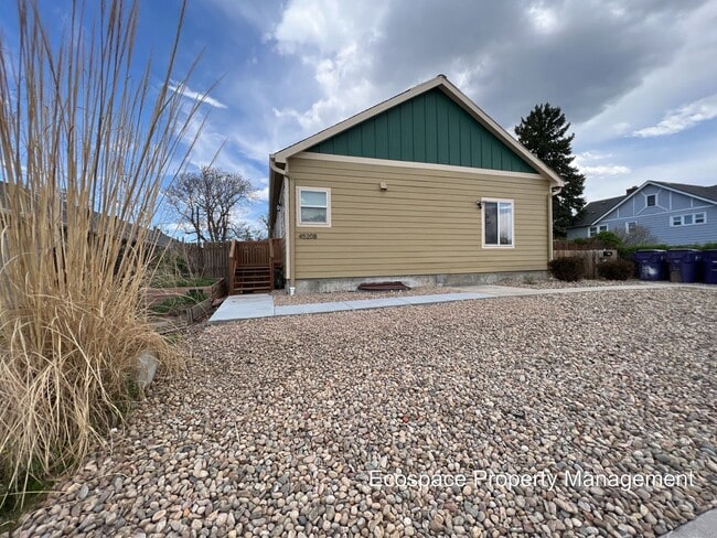 Building Photo - 3 Bed 1 Bath in Denver's Elyria Swansea Ne...