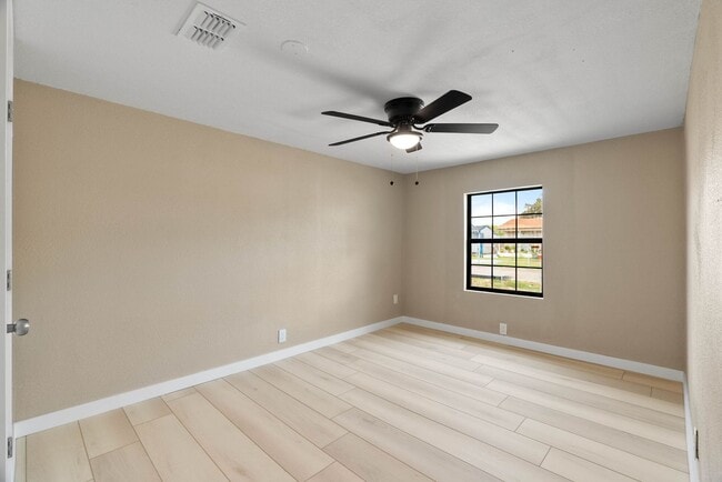 Building Photo - Ready for move in