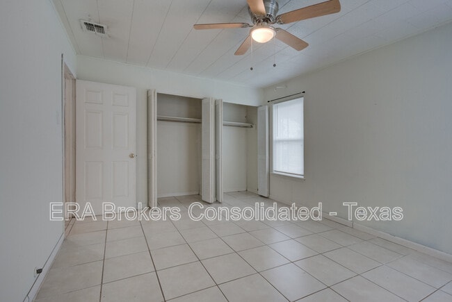 Building Photo - 5815 Pyle St