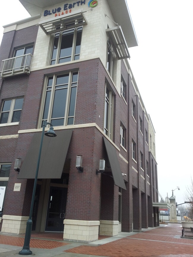 Building Photo - Blue Earth One Bedroom For Lease