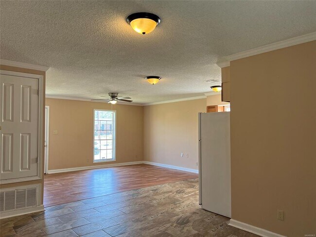 Building Photo - 4230 Fairwood Dr