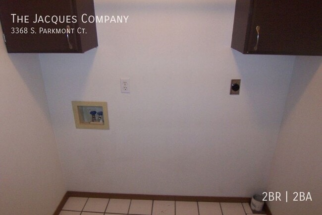 Building Photo - 3368 S Parkmont Ct