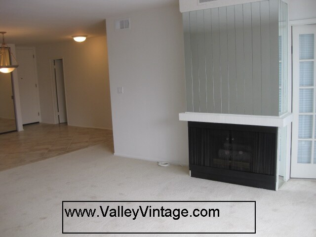 Building Photo - 11687 Montana Ave