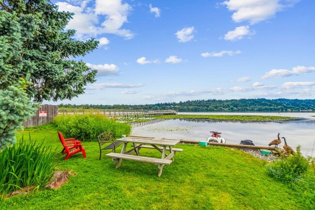Building Photo - 2bd/1.75ba Redmond Condo