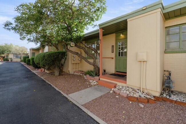 Building Photo - Charming 1-bedroom, 1-bath home in Tucsons most iconic neighborhood!