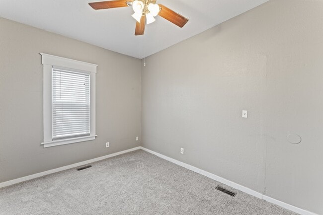 Building Photo - Charming 2 Bed, 1 Bath Lenexa Home with Modern Amenities!