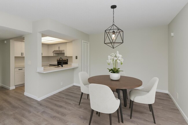 Building Photo - 1531 SE Royal Green Cir