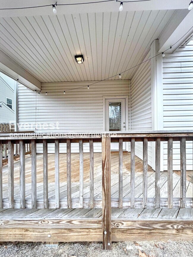 Building Photo - 2031 Darby View Ln