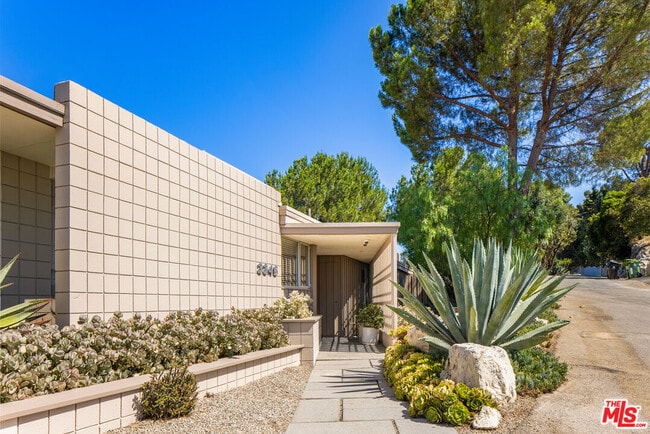 Building Photo - 3346 Beverly Ranch Rd