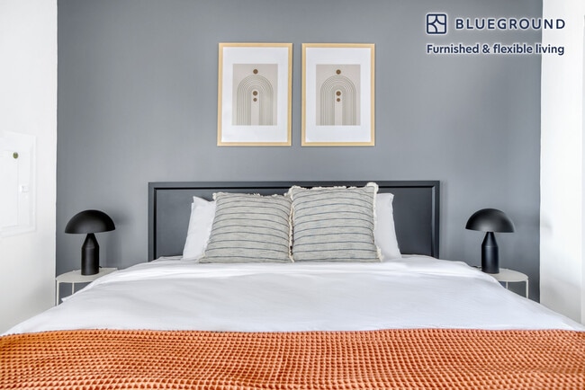 Building Photo - 140 W 10th Ave