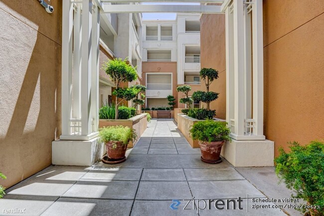 Building Photo - 2 br, 2 bath Condo - 1 Crescent Way, San F...