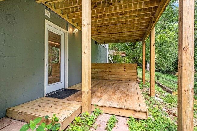 Building Photo - 1703 Winding Way Dr