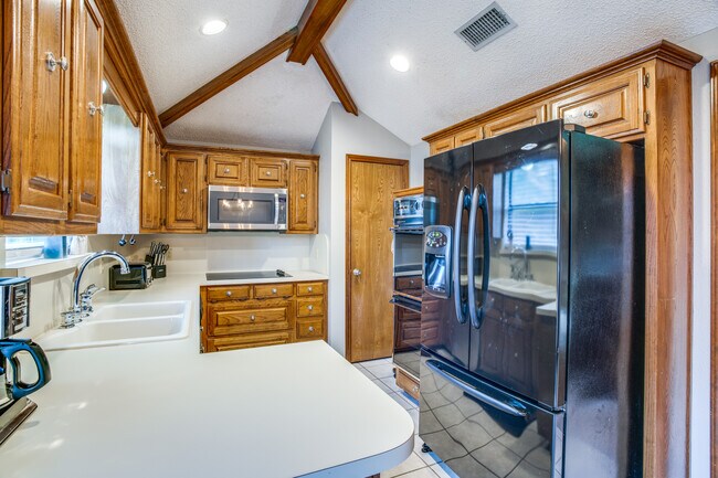 Building Photo - 1511 Quail Run Dr