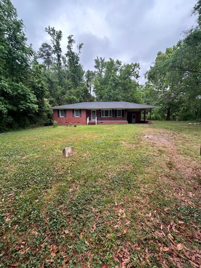 Building Photo - Charming Country Living - 3BR Brick Ranch in Round O