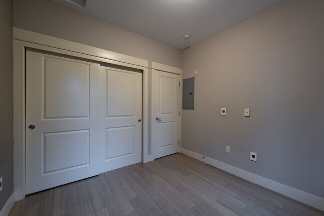 Building Photo - 8535 Avondale Rd NE