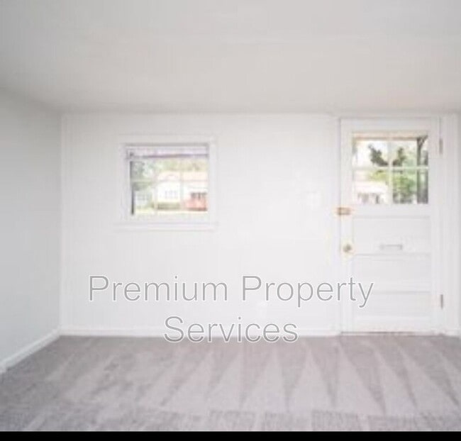 Building Photo - 319 Belteberg Rd