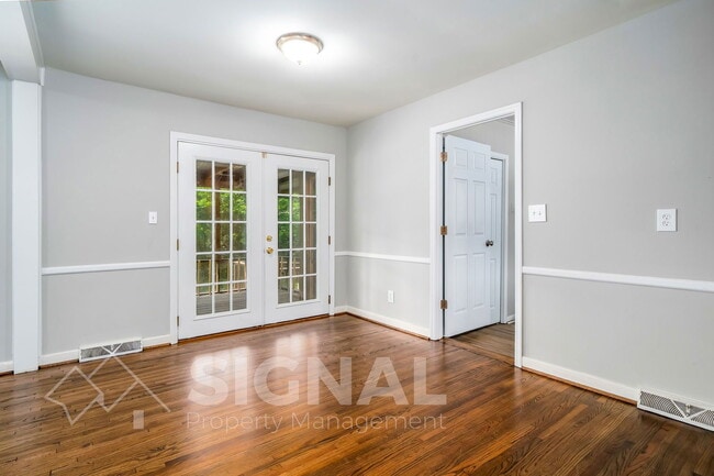 Building Photo - 1288 Hiawatha Dr NE