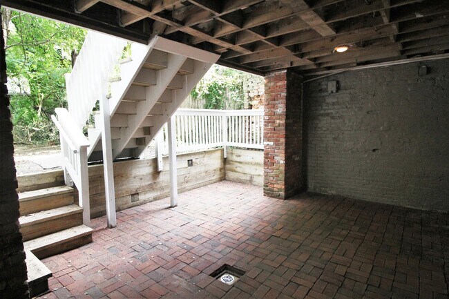 Building Photo - 1511 Bolton St