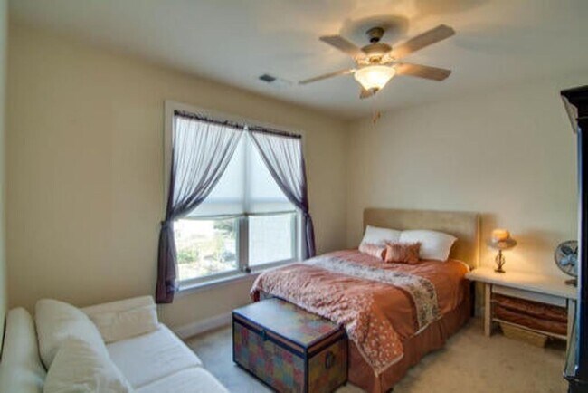 Building Photo - Luxury  1Br 1Ba Condo in Arboretum