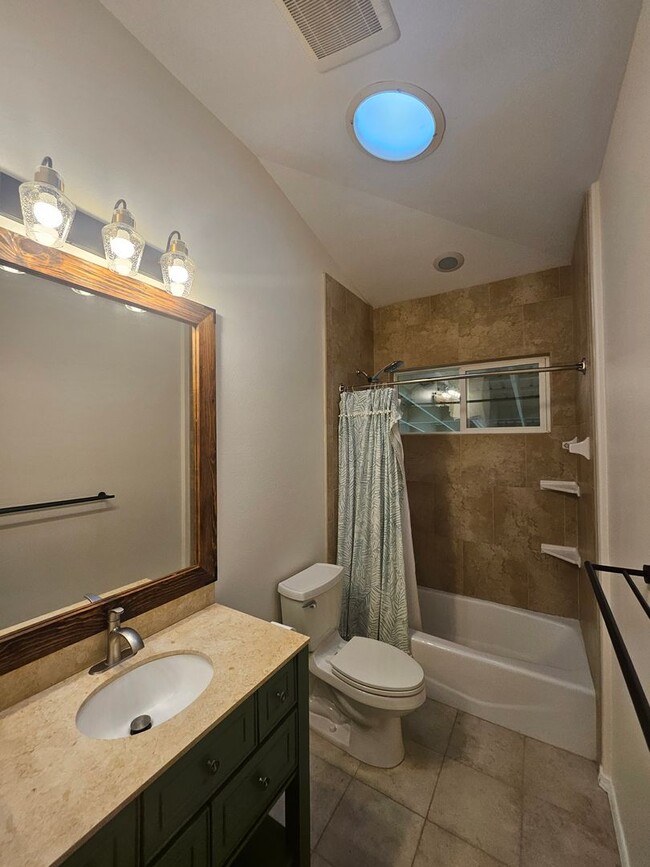 Building Photo - Beautiful 3 Bedroom Home in Upper Kaumana