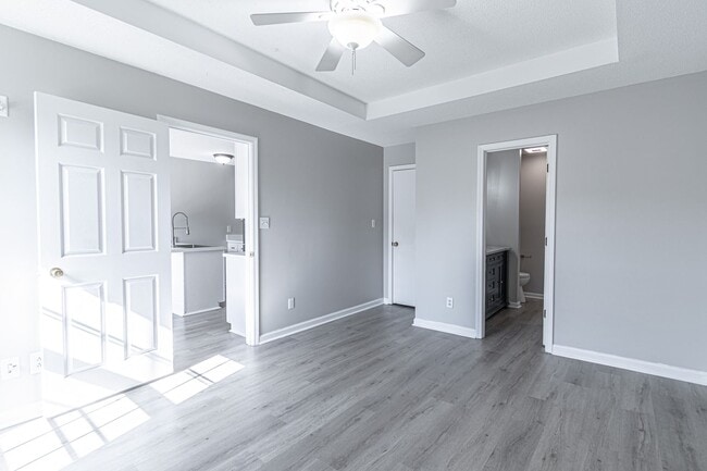 Building Photo - 815 Iris Ln