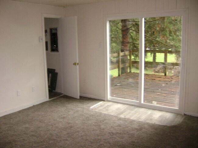 Building Photo - 3BR Townhome with garage! - Northampton School District