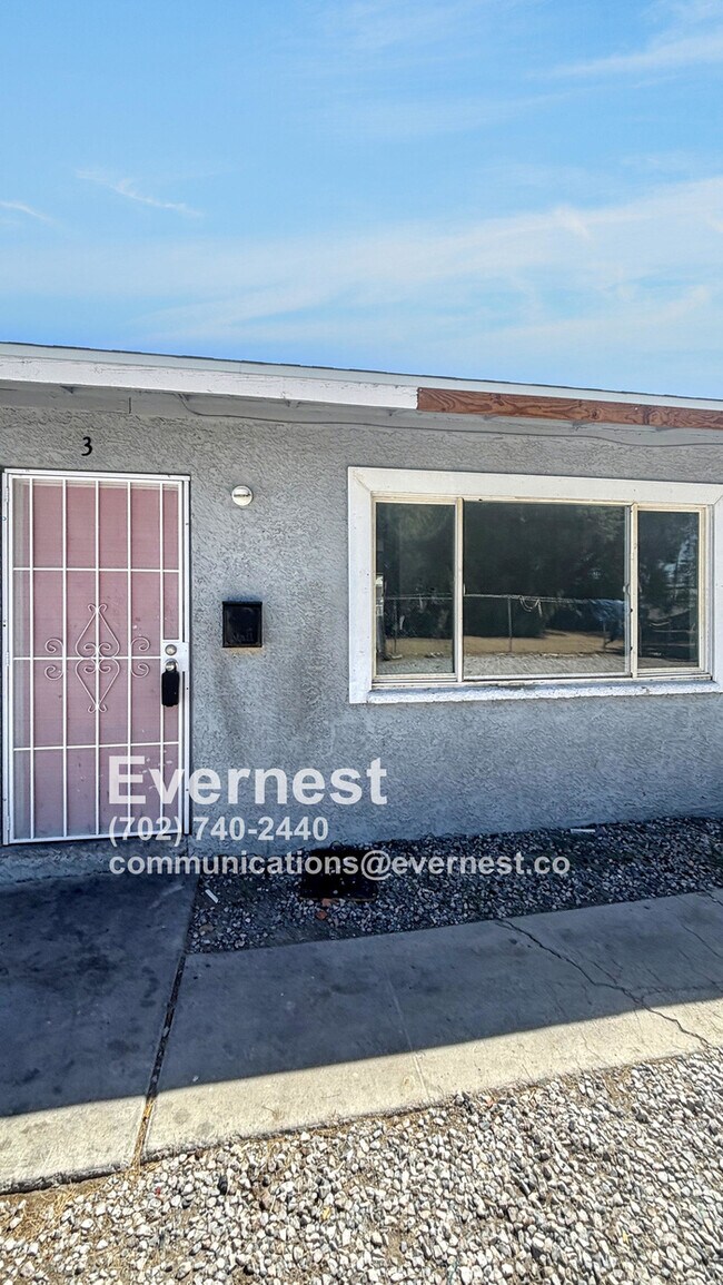 Building Photo - 718 W Wilson Ave