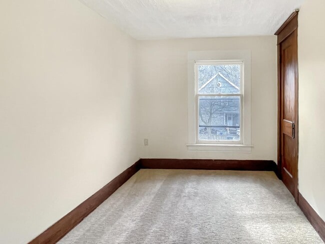 Building Photo - 1709 Maplewood Ave