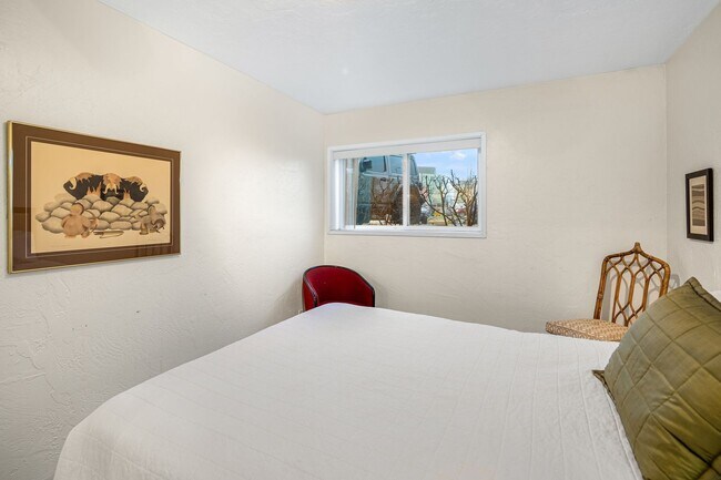 Building Photo - Downtown Anchorage Two Bedroom Two Bath (102)