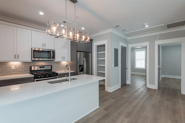 Building Photo - 6 Sanctuary Ct