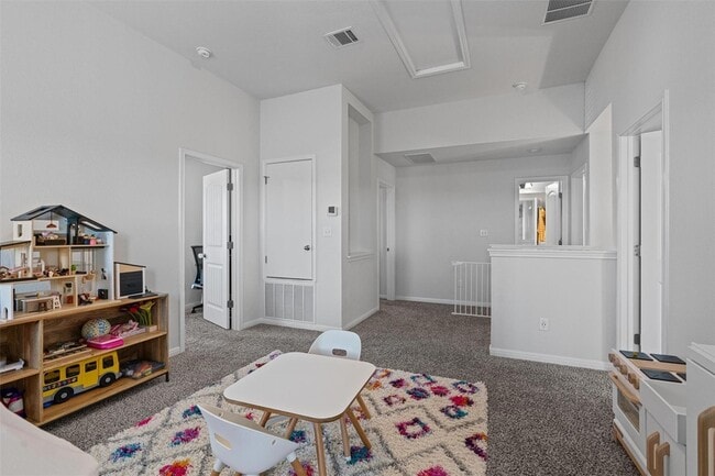 Building Photo - 137 Red Sun Dr