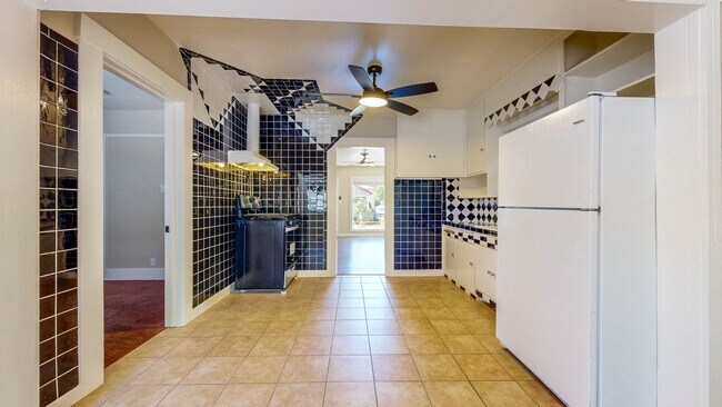 Building Photo - Charming 2 Bedroom 1 Bathroom Single Famil...
